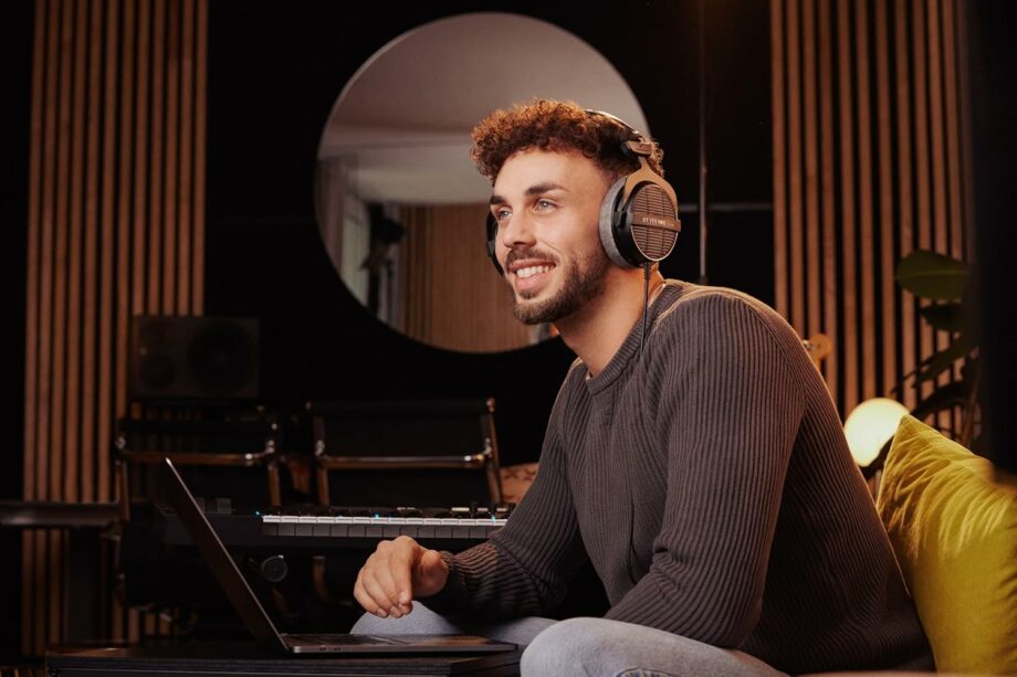 beyerdynamic DT 990 Pro 250 ohm Over-Ear Studio Headphones (Pre-Order)
