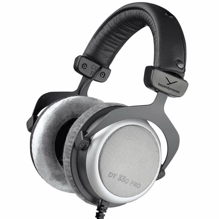 beyerdynamic DT 880 Pro 250 ohm Over-Ear Studio Headphones